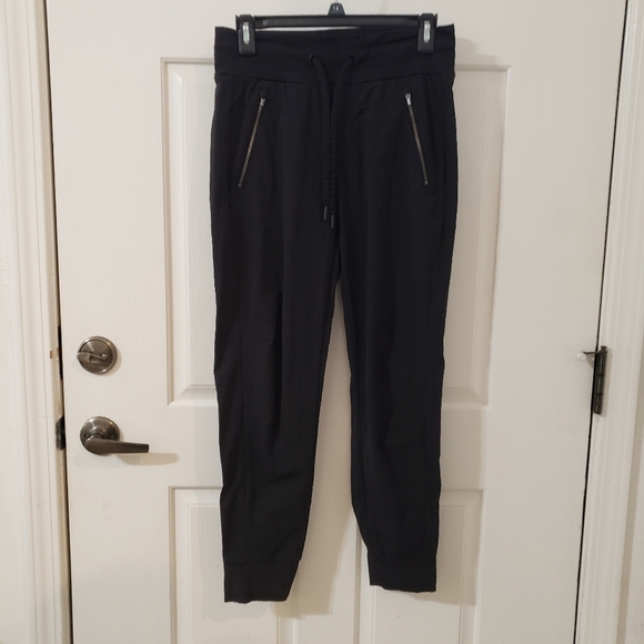 Athleta Pants - Athleta Size 0 Black Jogger Pants with Zipper Pockets